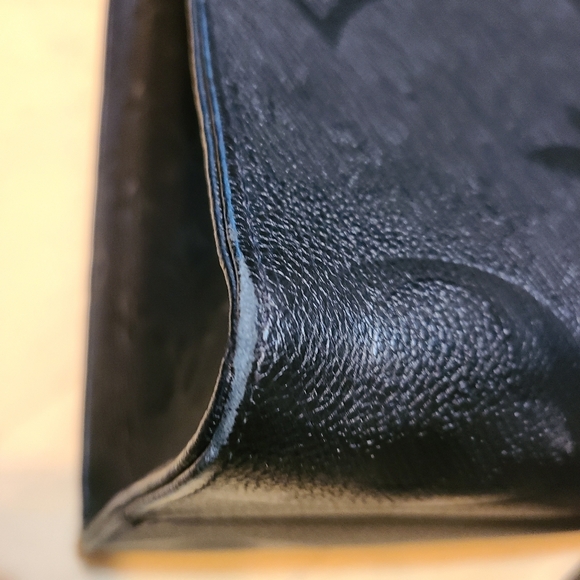 Louis Vuitton Giant On The Go MM (Price shown & tag attached from the Real Real) - Picture 10 of 10